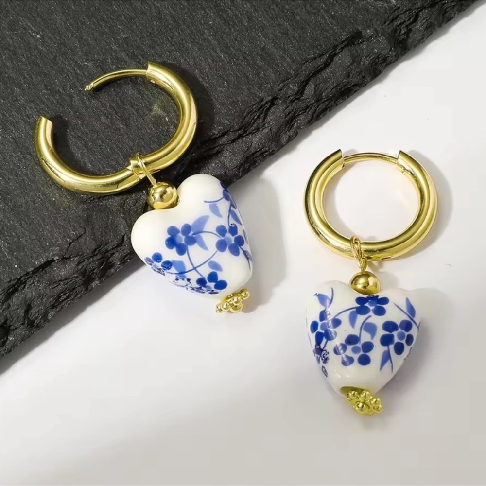 !!! Chaines style Gold and Blue Floral Heart Earrings - Picture 5 of 7